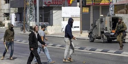 مستوطنون
      يحرقون
      أجزاء
      من
      المسجد
      الجديد
      فى
      قرية
      مردة
      بالضفة
      الغربية - غاية التعليمية