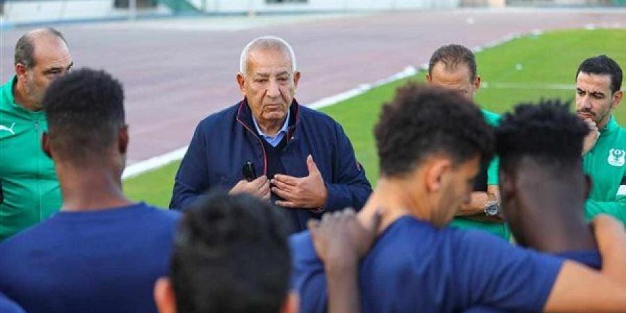 كامل
      أبو
      علي
      يصرف
      جميع
      مستحقات
      اللاعبين
      قبل
      مواجهة
      الزمالك - غاية التعليمية