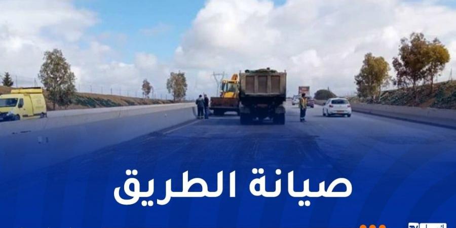 صيانة
      المقاطع
      المتضررة
      من
      الطريق
      السيار
      شرق-غرب - غاية التعليمية