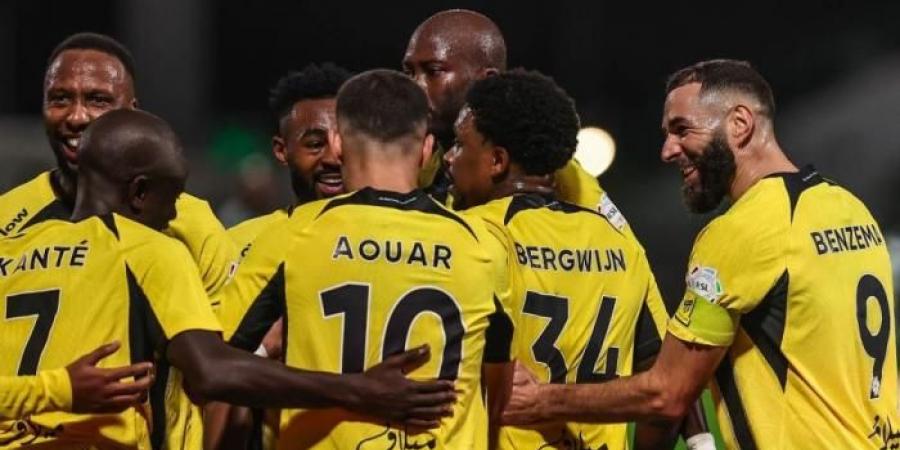 لاعب
      الاتحاد
      يظهر
      في
      مباراة
      الخليج
      بعد
      غياب
      (361)
      يوماً - غاية التعليمية