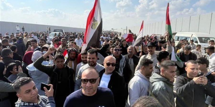 برلماني
      يشارك
      بحشد
      كبير
      من
      أمام
      معبر
      رفح
      لإعلان
      رفض
      تهجير
      الفلسطينيين - غاية التعليمية