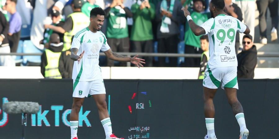 الأهلي
      يستغل
      أخطاء
      ضمك
      ويستعيد
      توازنه
      في
      الدوري
      السعودي