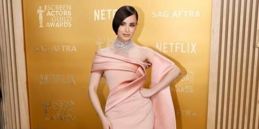 تصميمات
      المصممين
      العرب
      تخطف
      الأنظار
      في
      حفل
      SAG
      Awards
      2025 - غاية التعليمية