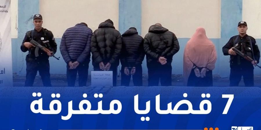 العاصمة:
      توقيف
      25
      شخصا
      وحجز
      3
      كلغ
      كوكايين
      و13
      ألف
      قرص
      مهلوس - غاية التعليمية