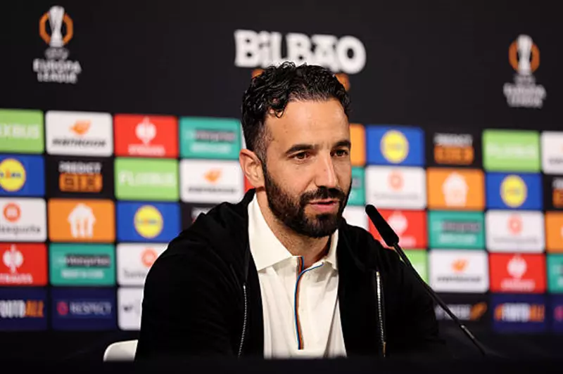 إدارة مانشستر يونايتد تجدد ثقتها في أموريم رغم الإخفاقات الكبرى