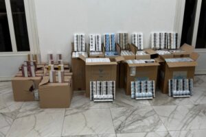 إحباط محاولة تهريب سجائر مخبأة داخل أثاث متجه للعراق.. عام 2025