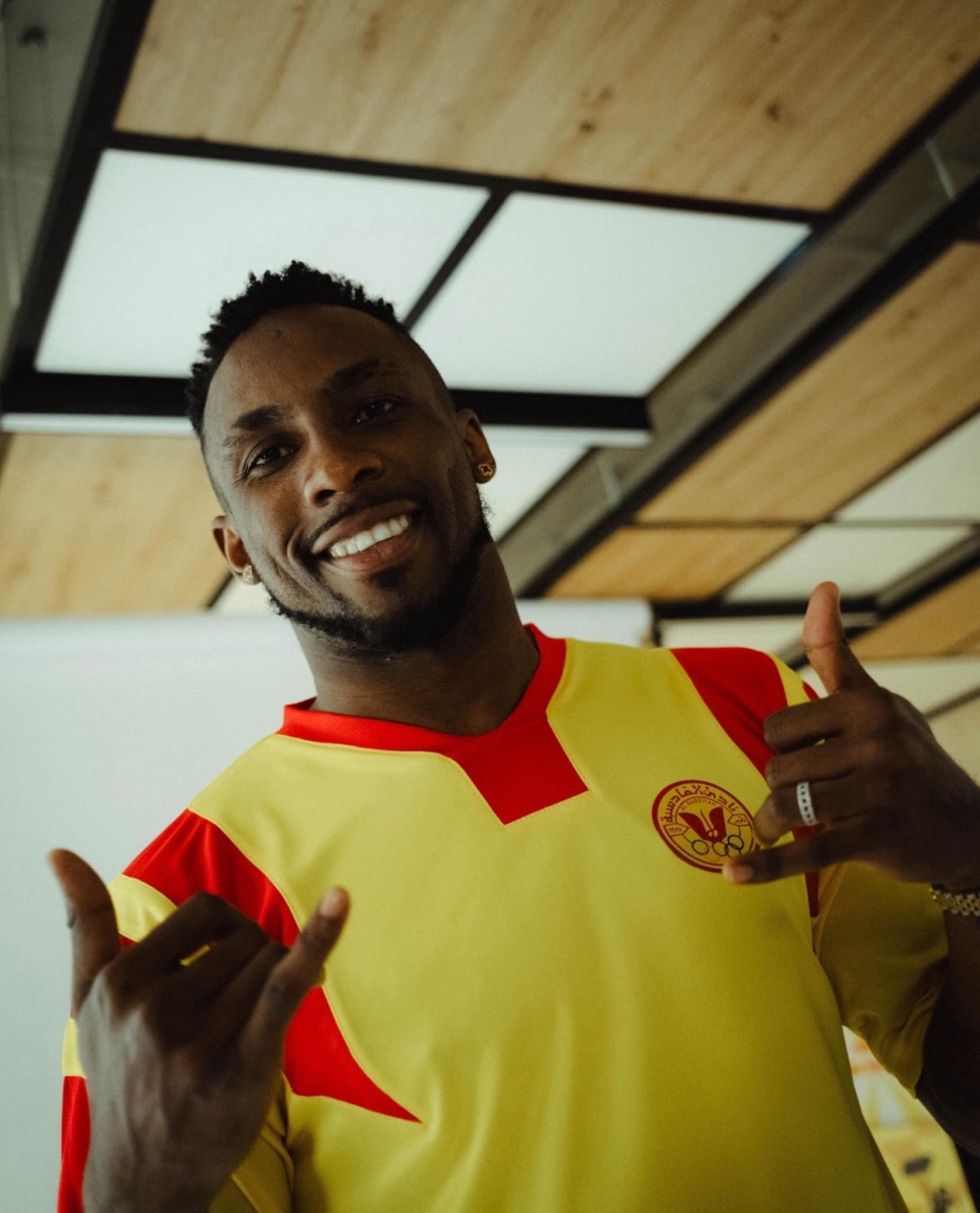 انضمام خوليان كينيونيس إلى معسكر القادسية في إسبانيا استعدادًا لموسم 2025