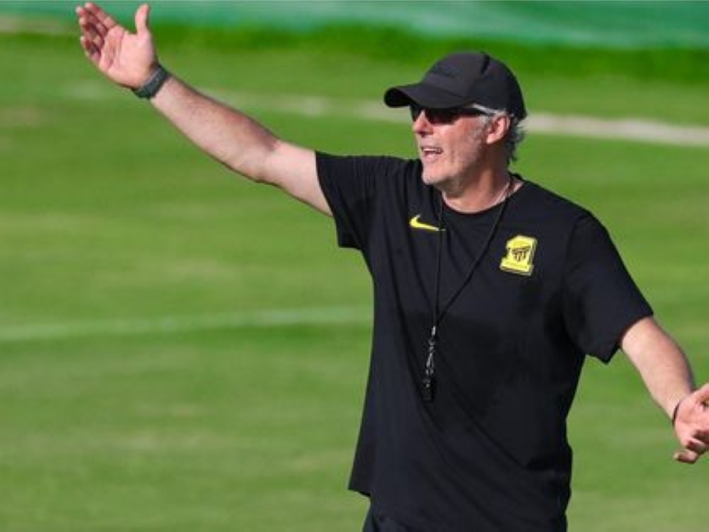 بلان يجهز اللاعبين الدوليين لمواجهة فولهام في 2025