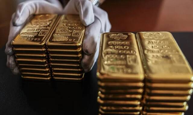 أسعار الذهب تظل ثابتة.. المستثمرون يترقبون كلمة باول 2025