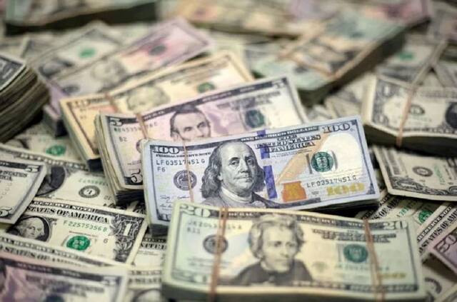 تراجع الدولار مع تصاعد آمال خفض الفائدة الأمريكية في 2025