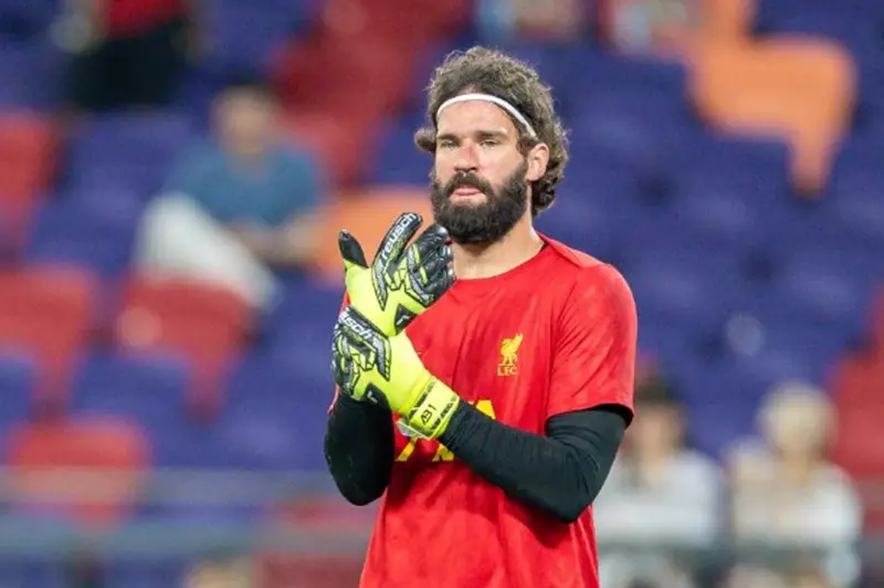 استمرار غياب أليسون عن ليفربول في مواجهتي أتلتيك بلباو الوديتين 2025