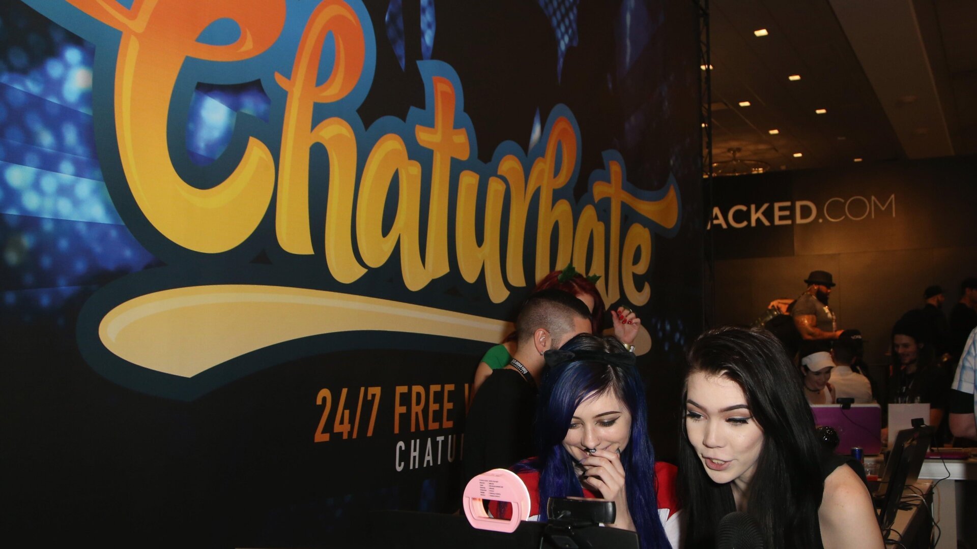 دعوى قضائية من المدير السابق لـ Chaturbate ضد المنصة بسبب “الصدمة النفسية” في عام 2025