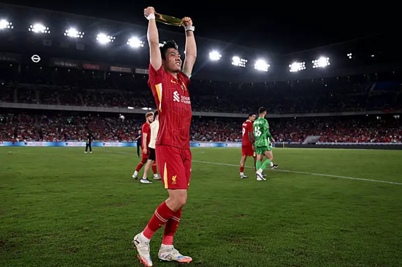 سعيد بشارة يعبّر عن فخره بقيادة ليفربول ضد يوكوهاما.. ويؤكد تتويجهم بلقب الدوري الإنجليزي 2025