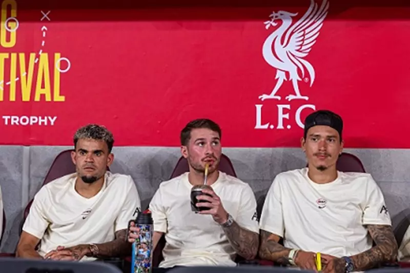 سلوت يوضح أسباب غياب دياز ونونيز عن مباراة ودية ميلان 2025