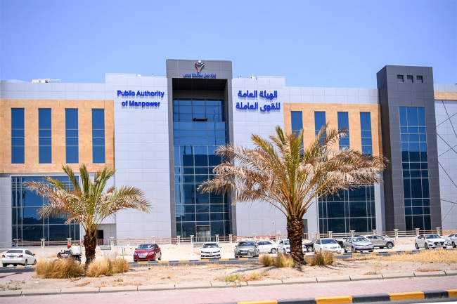 ضبط 44 عاملاً مخالفاً في مشروع النعايم السكني خلال متابعة وزارة القوى العاملة في 2025
