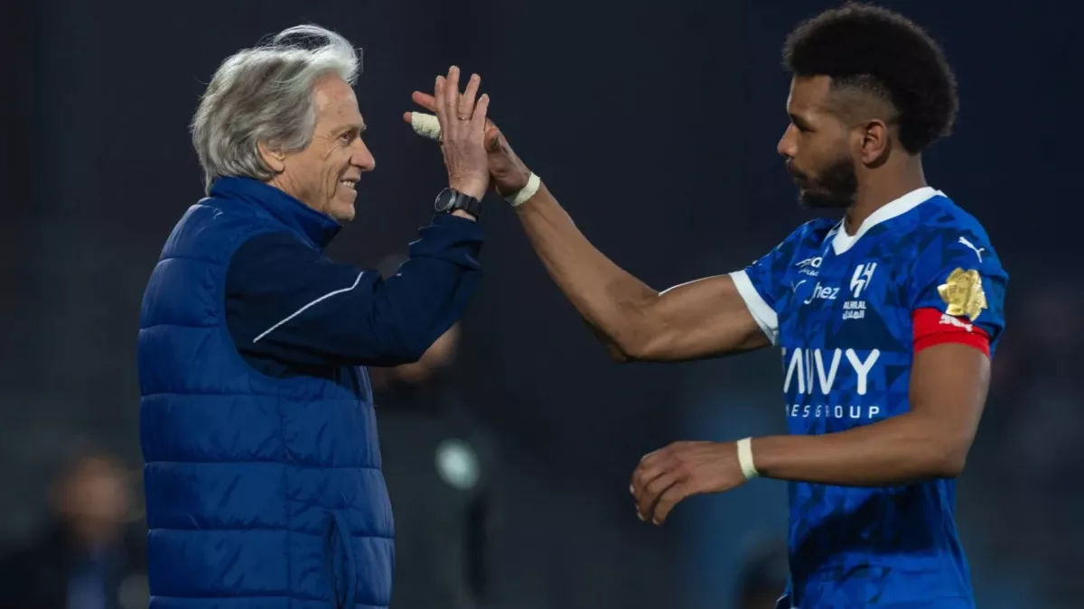 قرار استبعاد علي البليهي من الهلال.. تحرك مفاجئ للقائد يصدم جماهير الأزرق