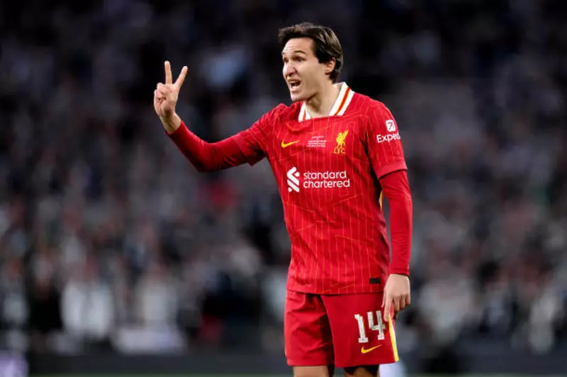 نابولي يعود لمطاردة جناح ليفربول كييزا مجدداً في 2025