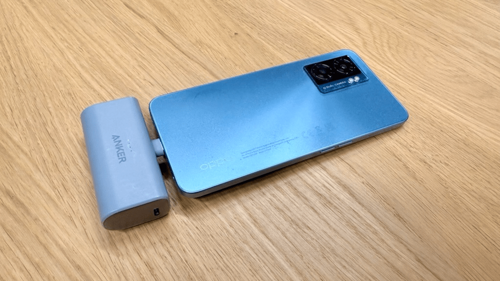 لماذا أصبح بنك الطاقة من Anker بقيمة 30 دولارًا رفيقي الأساسي في جميع خروجات 2025