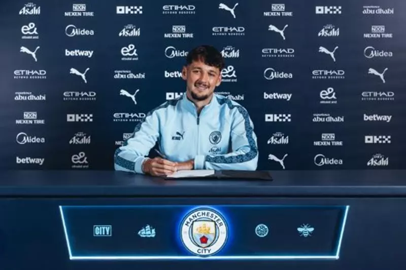 مانشستر سيتي يبرم صفقة ضم ترافورد من بيرنلي في 2025