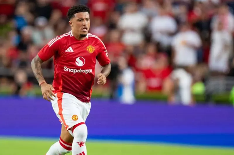 مانشستر يونايتد يعلن عن قيمة انتقال جادون سانشو الجديدة