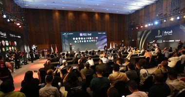 مناقشة ضوابط الدوري 2025 بين ممثل الشركة الألمانية وممثلي الأندية خلال مراسم سحب القرعة.. صور