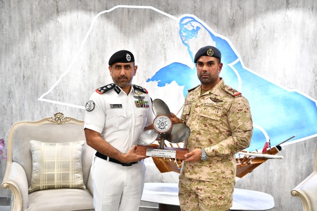 نائب رئيس الأركان يعقد زيارة إلى خفر السواحل لدعم التعاون الأمني والعسكري عام 2025