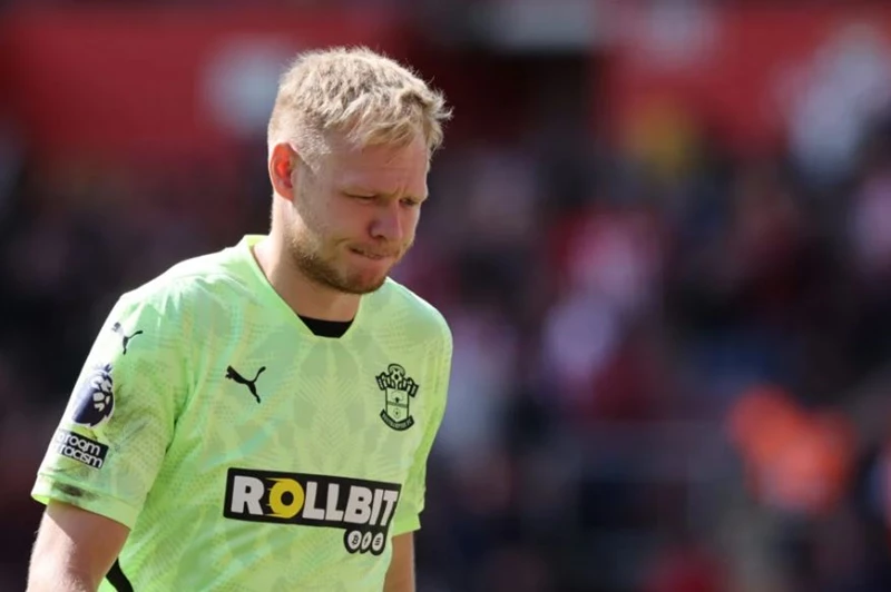 نيوكاسل يبرم اتفاقًا مع رامسديل للانتقال بنظام الإعارة في موسم 2025.. حسب سكاي سبورتس