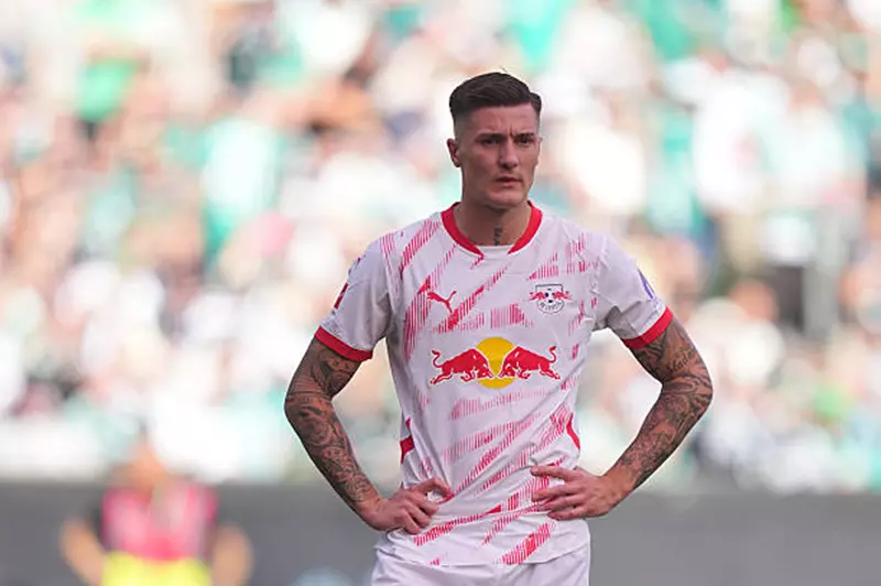 سكاي تكشف.. سيسكو يقترب من التوقيع مع مانشستر يونايتد بعد وصوله إلى إنجلترا