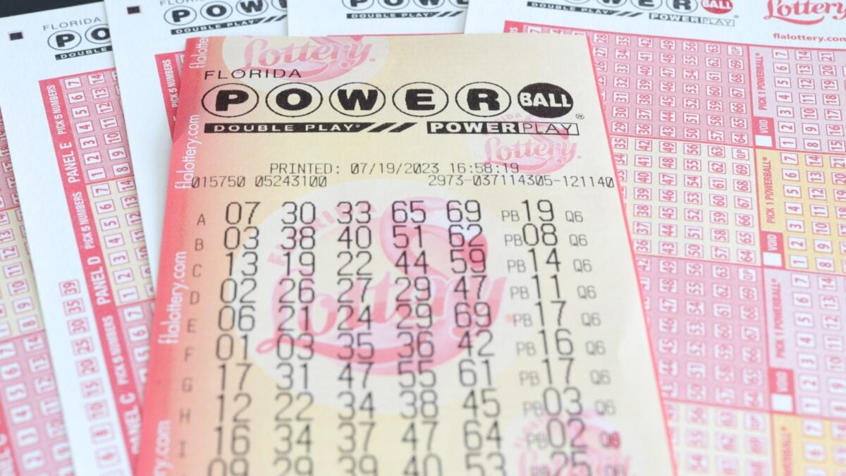 Powerball يمنح وسائل التواصل الاجتماعي ذهباً بقيمة 1 مليار دولار في 2025