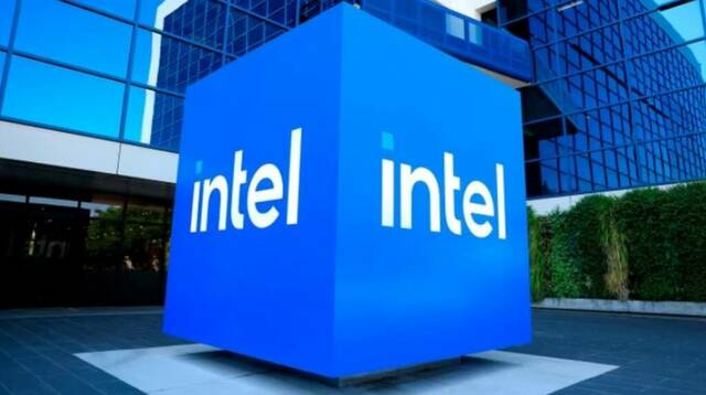 أنباء حول اهتمام إدارة بايدن بشراء 10% من إنتل تدفع بأسهم الشركة للتراجع في 2025