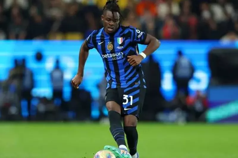 إنتر ميلان يعلن قيمة بيع بيسيك بعد رفض عرض كريستال بالاس لعام 2025