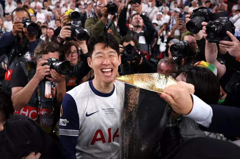 إيدي هاو يتوقع غياب ويلوك لأسابيع مقبلة.. ويصف سون بأسطورة الدوري الإنجليزي 2025