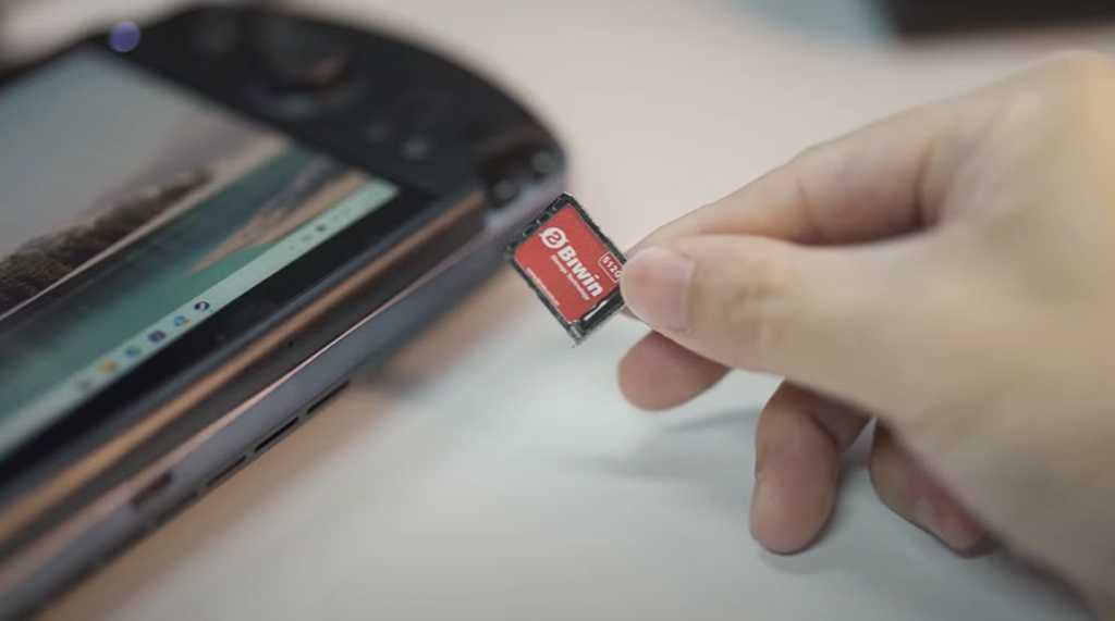 ابتكار أول SSD Mini SSD عالمي بحجم microSD وسرعة تزيد ثلاث مرات في عام 2025