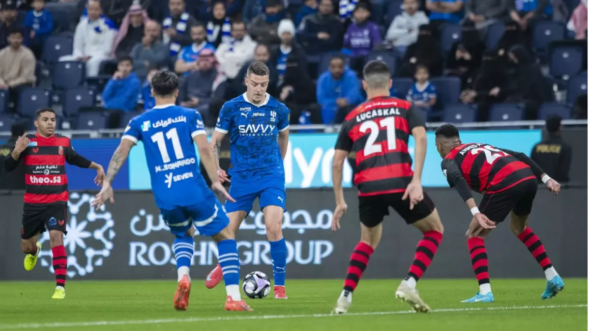 العصيمي يشعل الجدل بتعليقاته حول أداء الهلال في لقاءاته الخارجية