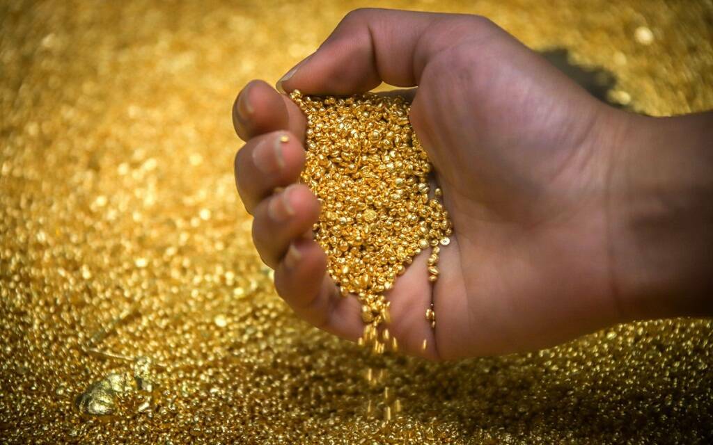 انخفاض سعر الذهب بأكثر من 86 دولارًا خلال يوم بفعل تمديد ترامب لمهلة التفاوض مع الصين في 2025