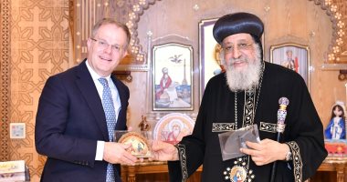 استقبال السفير البريطاني بالمقر البابوي من قبل البابا تواضروس الثاني