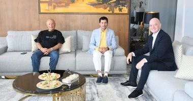 استقبال حافل من رئيس الوزراء لرئيس الفيفا أثناء زيارته لمصر في عطلته