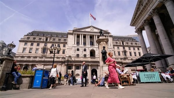 استمرار انخفاض وتيرة التوظيف في بريطانيا للشهر السادس على التوالي رغم ارتفاع الأجور في 2025