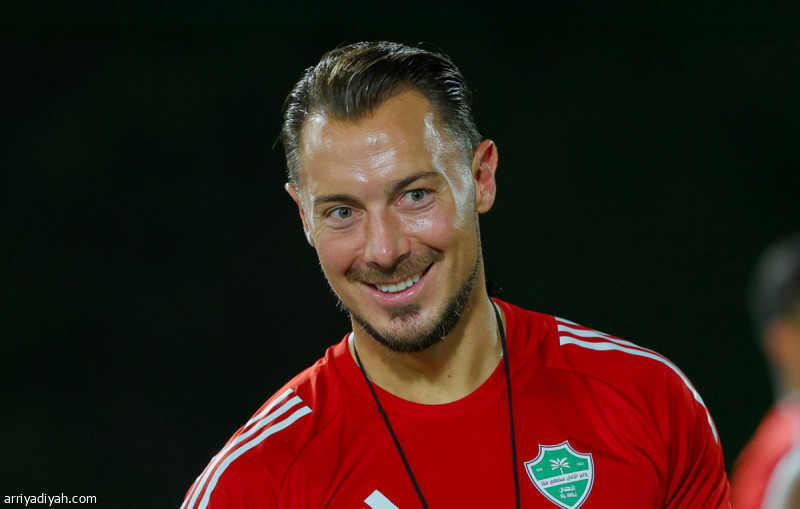 الأهلي يواصل استعداداته ويسافر.. ويايسله يطلق تحذيراته