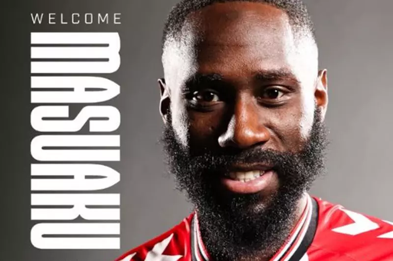 الصفقة العاشرة في 2025.. سندرلاند يعزز دفاعه بالتعاقد مع آرثر ماسواكو