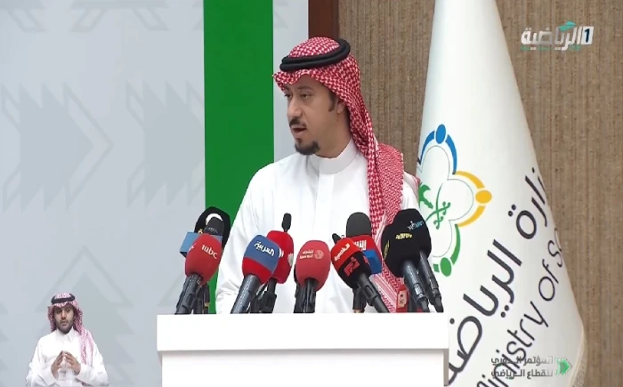 العوجان يوضح بالفيديو.. موافقة على احتراف اللاعبين السعوديين حتى لو كانوا موظفين في 2025