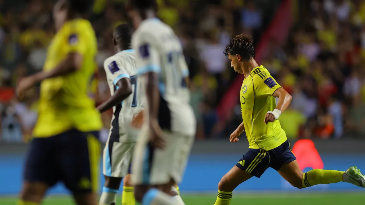 النصر يتفوق بـ10 لاعبين ويبلغ نهائي كأس السوبر 2025 على حساب الاتحاد