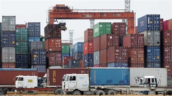 الولايات المتحدة تسجل انخفاضاً في العجز التجاري إلى 60.2 مليار دولار خلال يونيو 2025