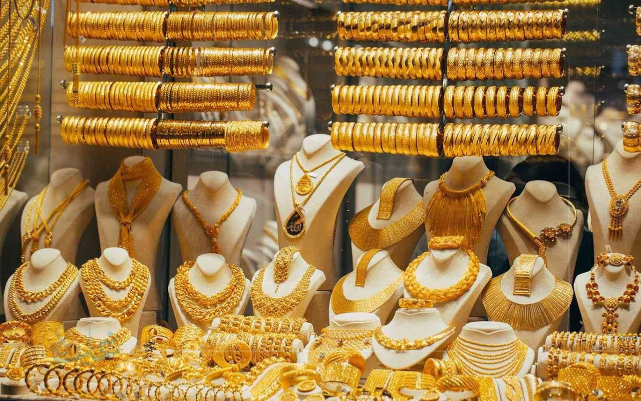 انخفاض أسعار الذهب محليًا في التعاملات المسائية رغم ارتفاعه العالمي 2025