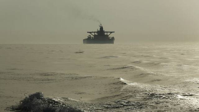 انطلاق أولى صادرات النفط السوري إلى الأسواق العالمية في 2025 بعد إنهاء العقوبات