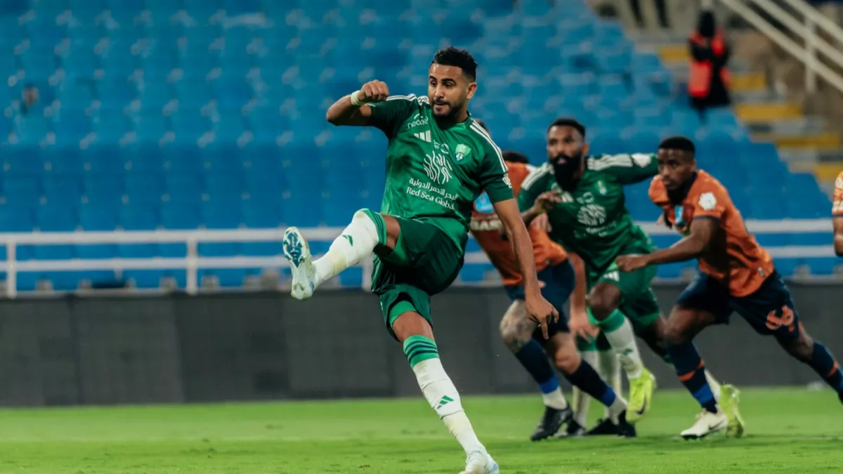 برازيلي ينقذ الأهلي من أزمة محتملة لمحرز في 2025