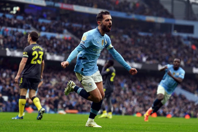 برناردو سيلفا يوجه رسالة لجماهير مانشستر سيتي.. نطمح لدعم أكبر في موسم 2025