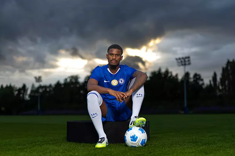 بيان رسمي من أياكس.. الإعلان عن قيمة صفقة انتقال هاتو إلى تشيلسي في 2025