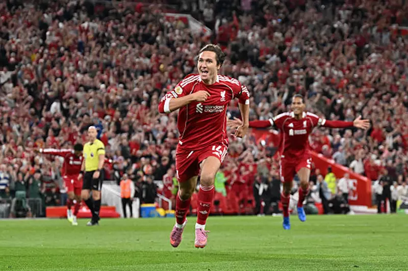 تألق كييزا وصلاح يقود ليفربول لعبور بورنموث برباعية في مستهل الدوري الإنجليزي 2025