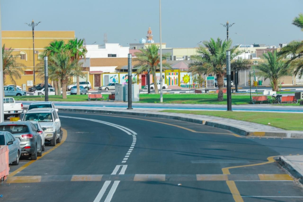 تجديد مرافق بقيق مع سفلتة تتجاوز 81 ألف م² ومماشي خضراء في عام 2025